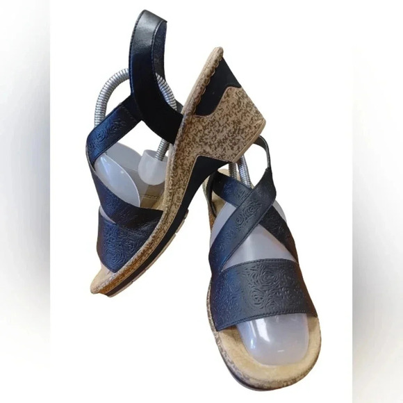 Riekers Wedge Heel  Black Embossed Strappy Leather Sandals Size 41 - Picture 2 of 6